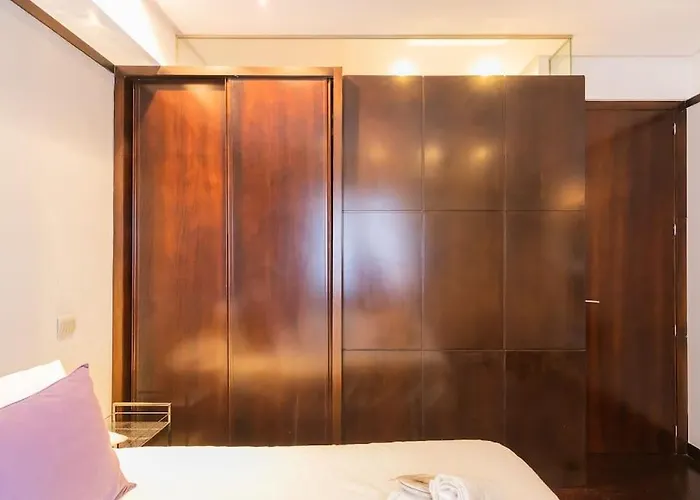 Frente Al Parque, En El Centro *