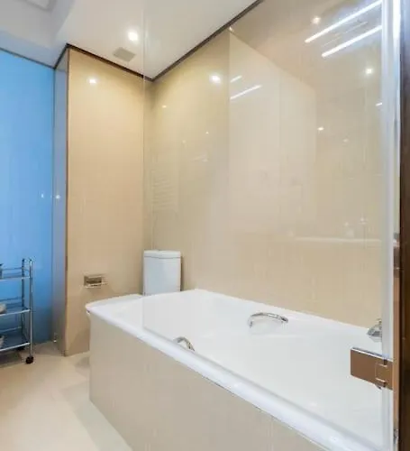 Frente Al Parque, En El Centro